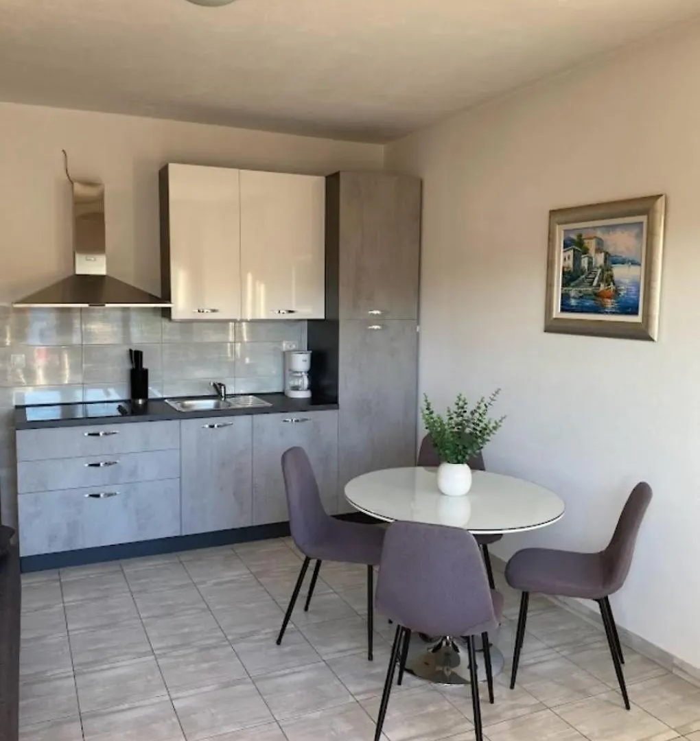 Apartments Marin1 - Near Pebble Beach Trogir